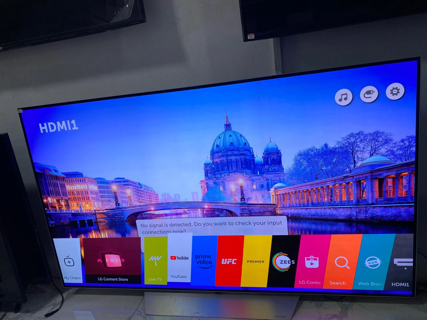 LG 55''Smart web os OLED 4K HDR TV