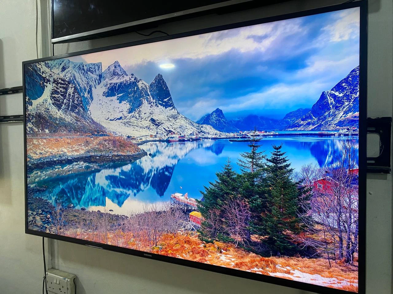 Samsung 55''  smart hub UHD 4K HDR