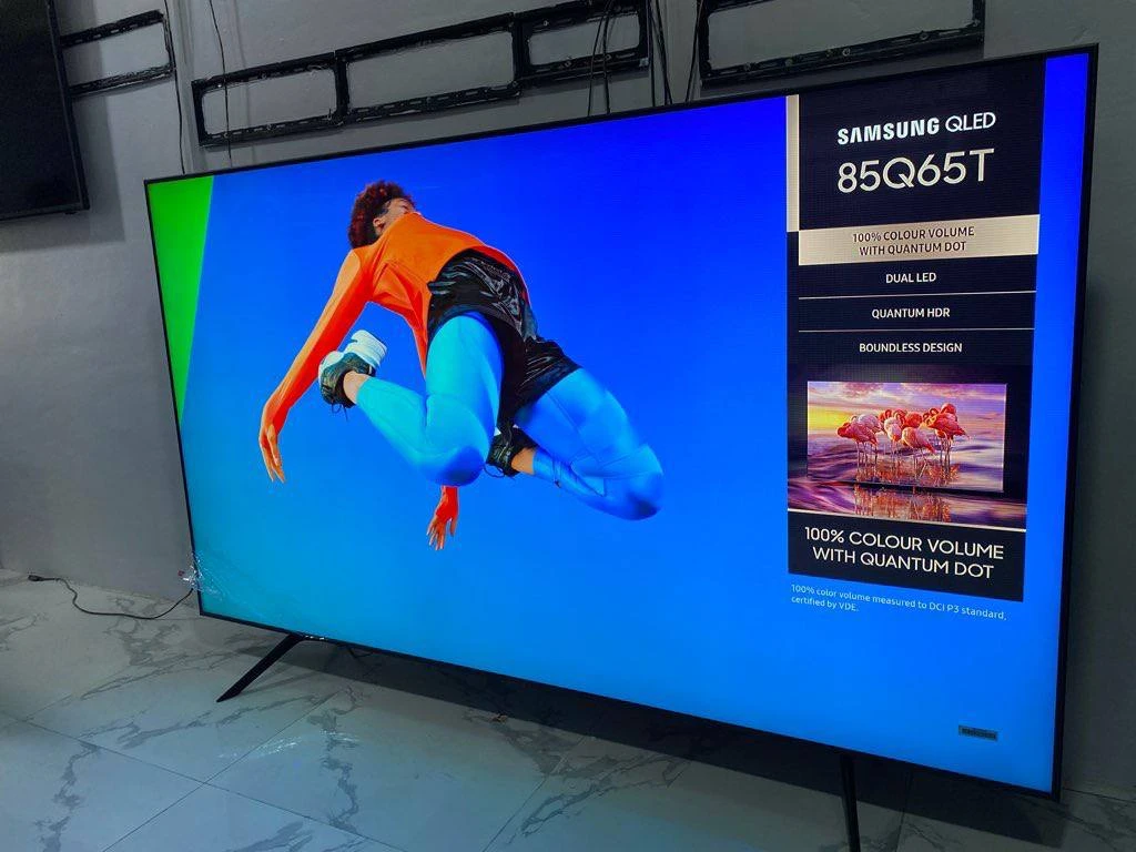 Samsung 85'' Smart Hub QLED 4K HDR  TV